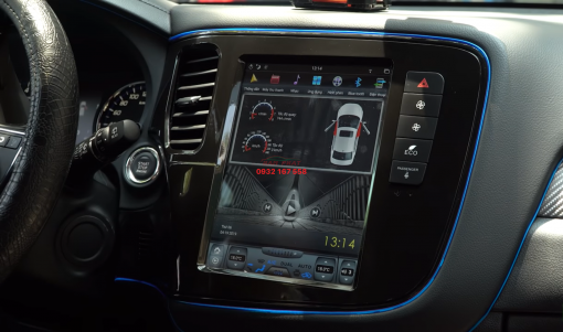 Lắp màn hình Tesla cho Mitsubishi Outlander