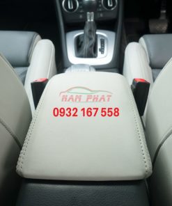 Audi Q3 console lid from behind 600x600 1